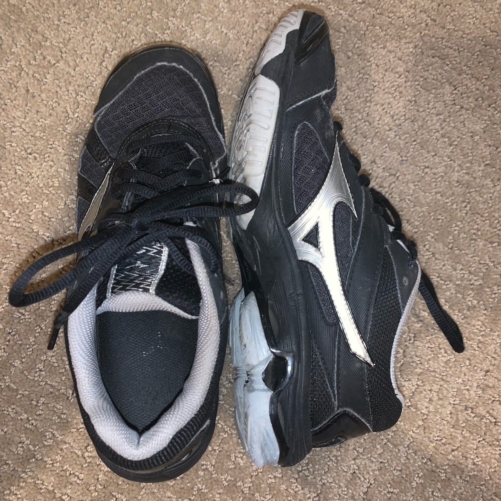 Mizuno volleyball shoes